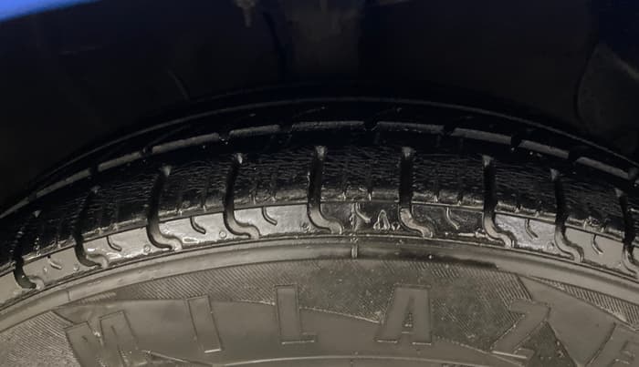 2018 Hyundai NEW SANTRO SPORTZ CNG, CNG, Manual, 84,833 km, Right Front Tyre Tread