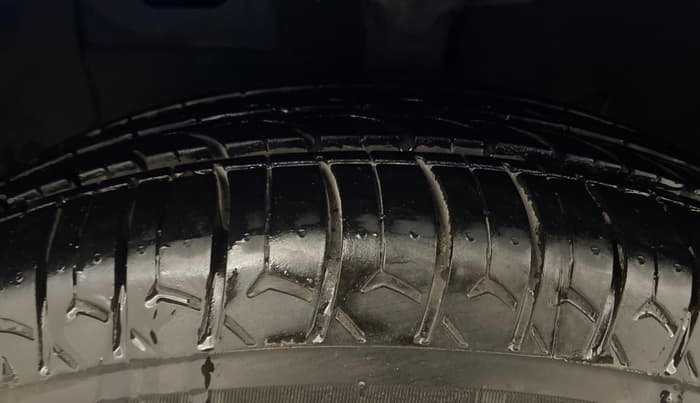 2018 Hyundai NEW SANTRO SPORTZ CNG, CNG, Manual, 84,833 km, Left Front Tyre Tread