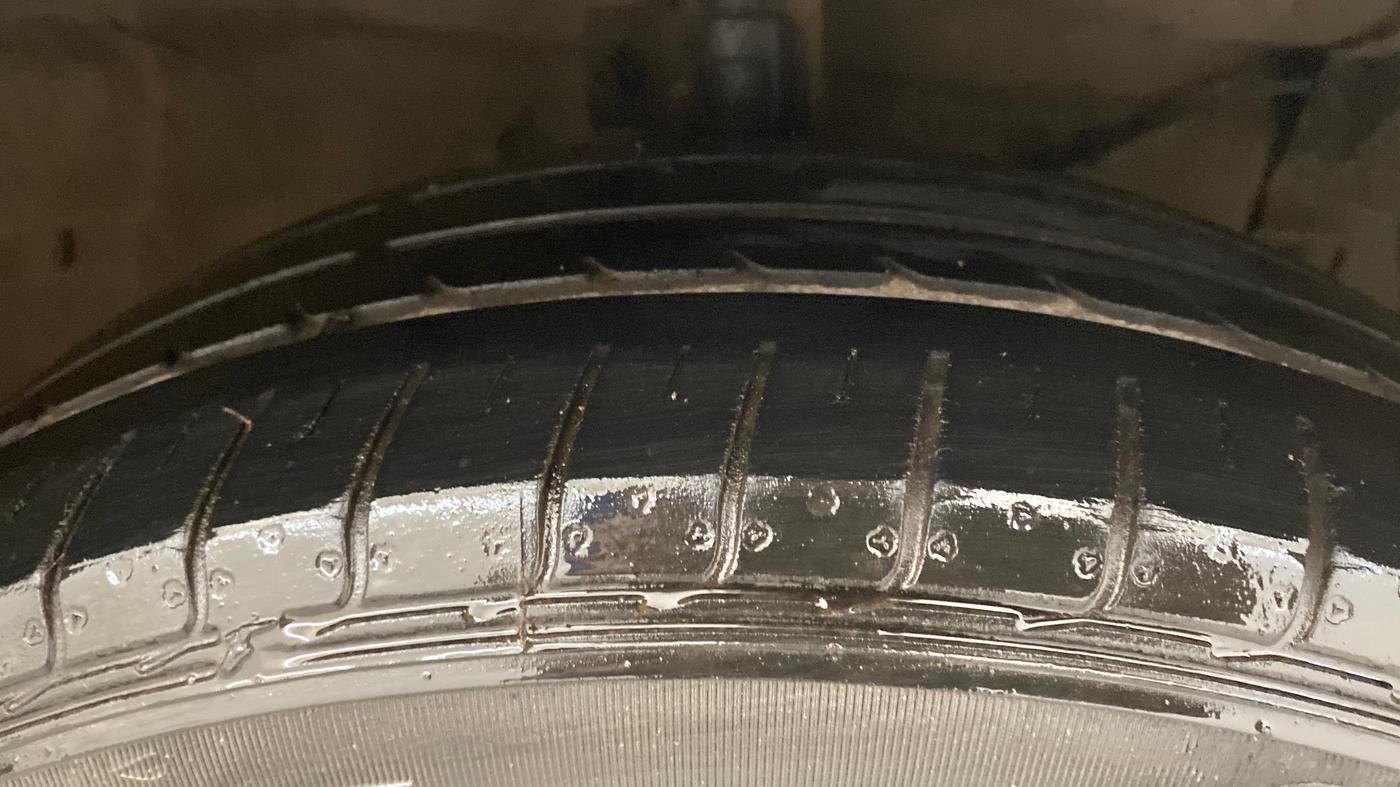 2022 Maruti Ciaz ZETA AT 1.5  SHVS PETROL, Petrol, Automatic, 40,825 km, Right Front Tyre Tread