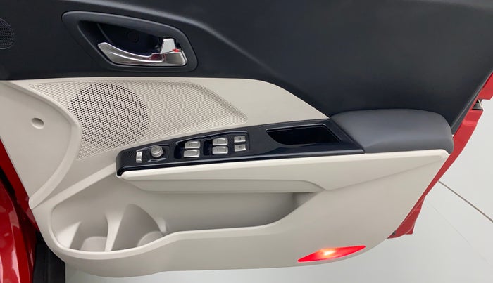 2019 Mahindra XUV300 1.2 W8 OPT, Petrol, Manual, 16,126 km, Driver Side Door Panels Control