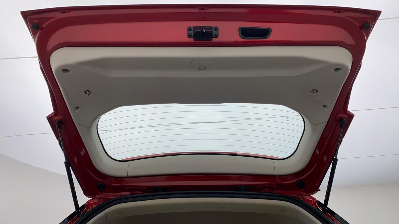 2019 Mahindra XUV300 1.2 W8 OPT, Petrol, Manual, 16,126 km, Boot Door Open