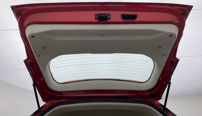 2019 Mahindra XUV300 1.2 W8 OPT, Petrol, Manual, 16,126 km, Boot Door Open