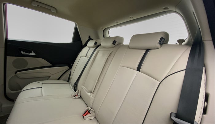 2019 Mahindra XUV300 1.2 W8 OPT, Petrol, Manual, 16,126 km, Right Side Rear Door Cabin