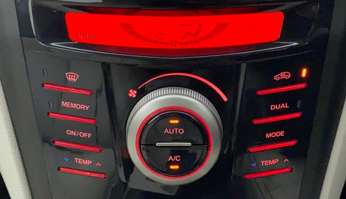 2019 Mahindra XUV300 1.2 W8 OPT, Petrol, Manual, 16,126 km, Automatic Climate Control