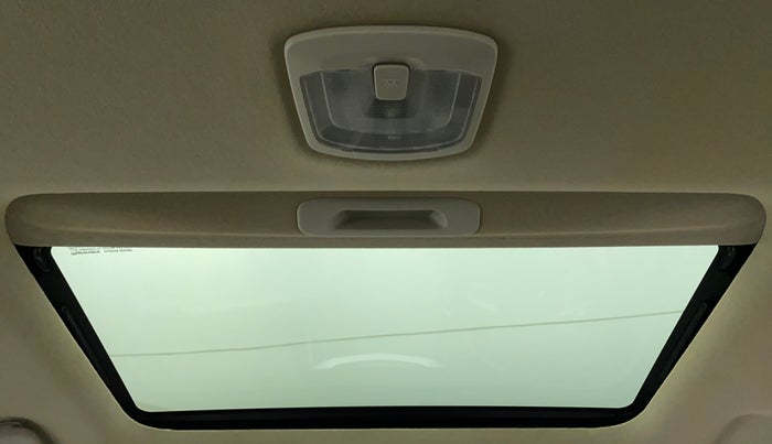 2019 Mahindra XUV300 1.2 W8 OPT, Petrol, Manual, 16,126 km, Moonroof/ Sunroof
