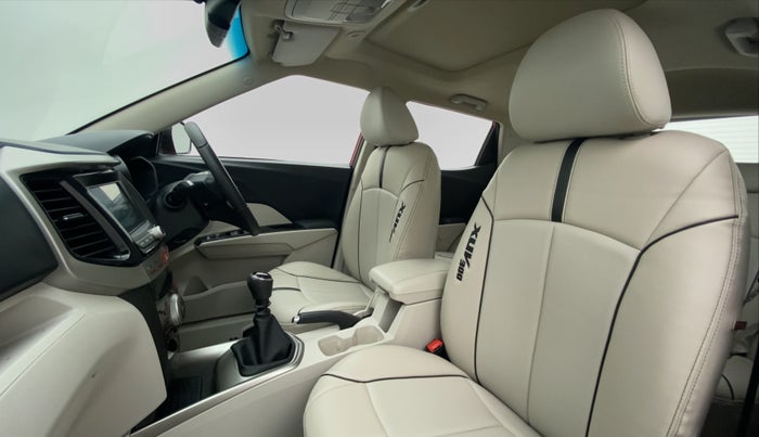 2019 Mahindra XUV300 1.2 W8 OPT, Petrol, Manual, 16,126 km, Right Side Front Door Cabin
