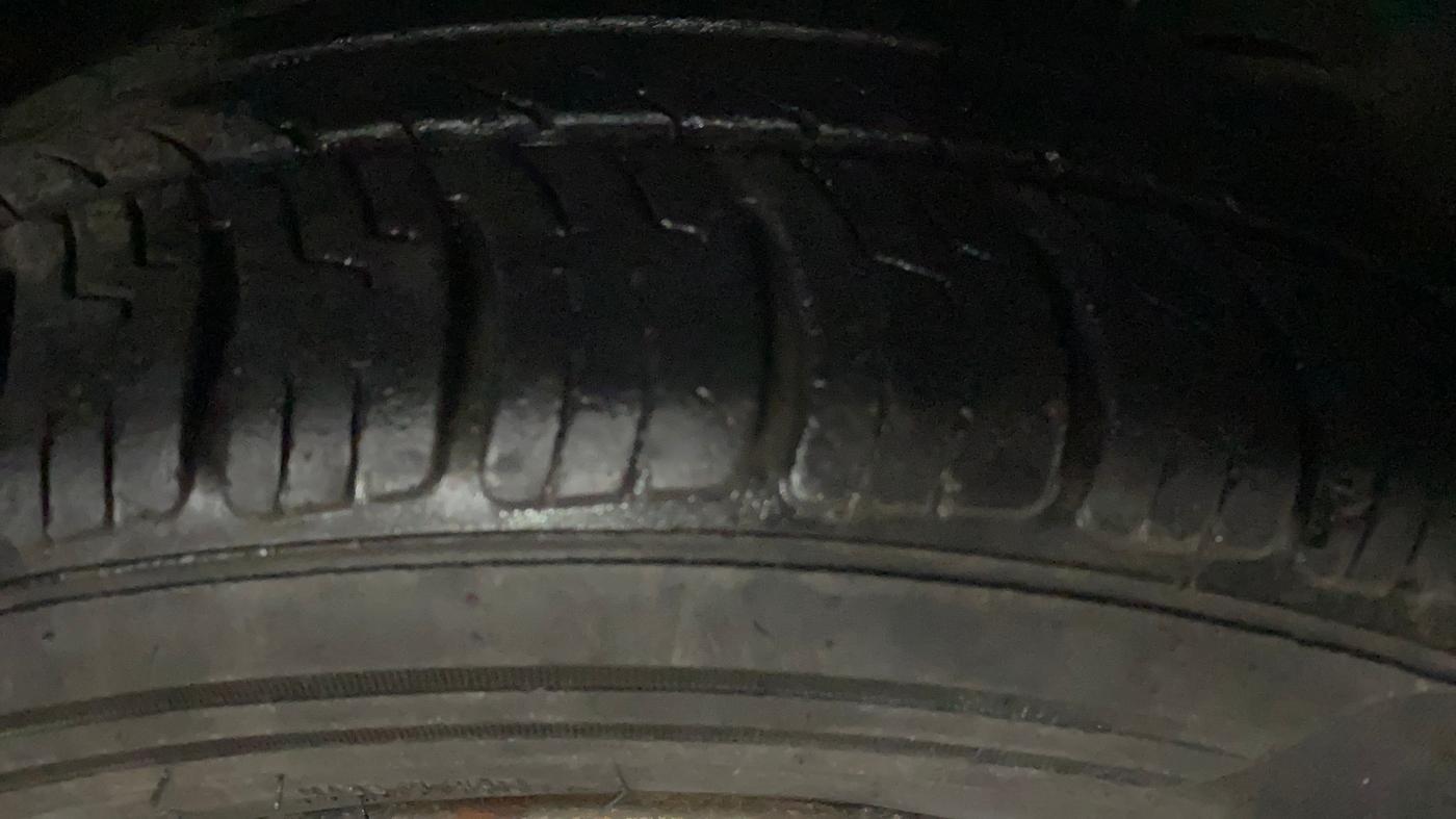 2018 Tata Tiago XZA PETROL, Petrol, Automatic, 1,14,686 km, Right Front Tyre Tread