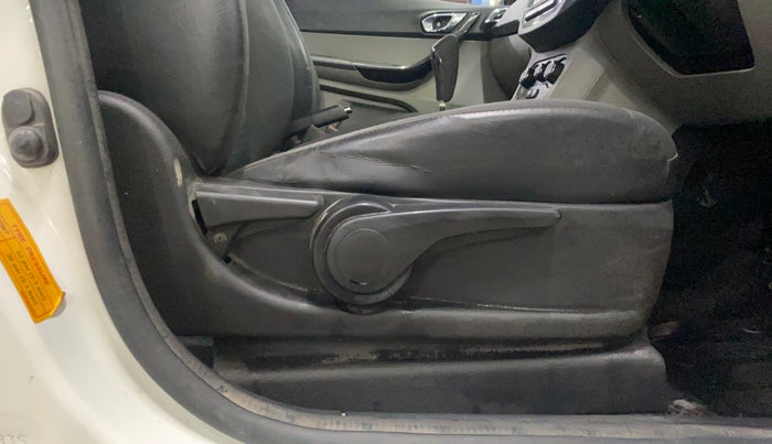 2018 Tata Tiago XZA PETROL, Petrol, Automatic, 1,14,686 km, Driver Side Adjustment Panel
