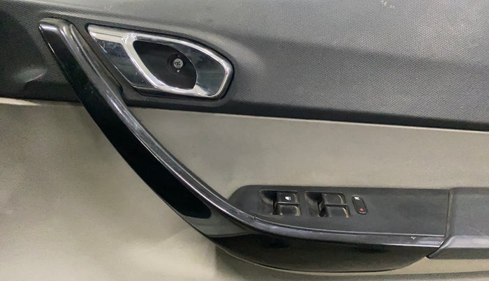 2018 Tata Tiago XZA PETROL, Petrol, Automatic, 1,14,686 km, Driver Side Door Panels Control