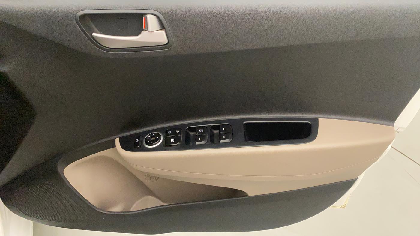 2015 Hyundai Xcent SX AT 1.2 (O), Petrol, Automatic, 49,821 km, Driver Side Door Panels Control