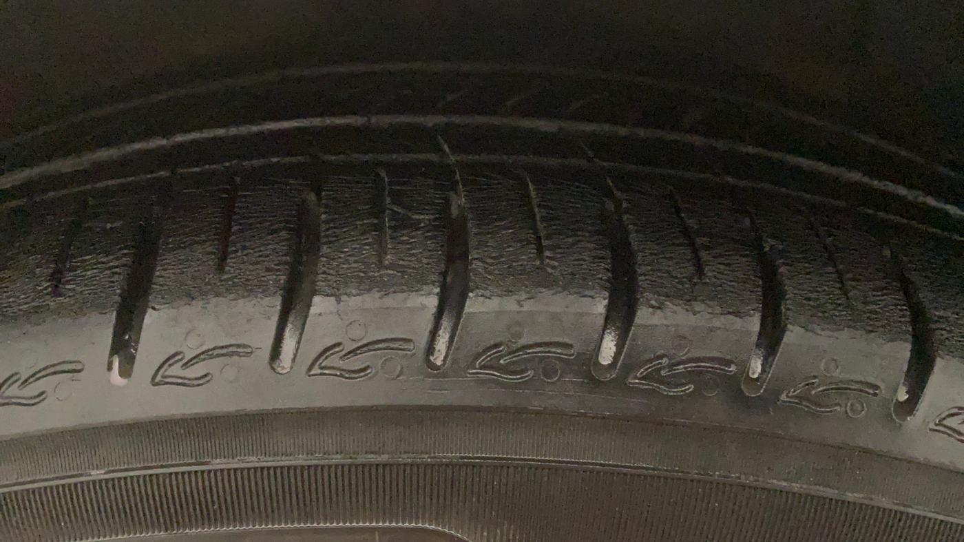2015 Hyundai Xcent SX AT 1.2 (O), Petrol, Automatic, 49,821 km, Left Front Tyre Tread