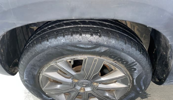 2021 Renault Kwid CLIMBER 1.0 (O), Petrol, Manual, 54,105 km, Left Front Tyre Tread