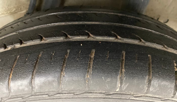 2017 Honda Jazz 1.2 V AT, Petrol, Automatic, 30,614 km, Left Rear Tyre Tread