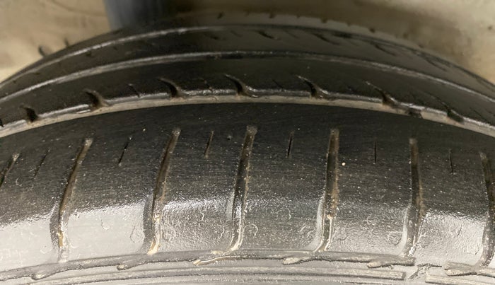 2017 Honda Jazz 1.2 V AT, Petrol, Automatic, 30,614 km, Right Rear Tyre Tread