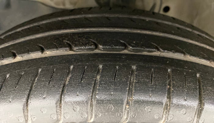2017 Honda Jazz 1.2 V AT, Petrol, Automatic, 30,614 km, Left Front Tyre Tread