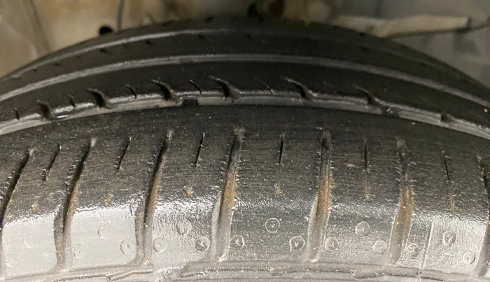 2017 Honda Jazz 1.2 V AT, Petrol, Automatic, 30,614 km, Right Front Tyre Tread