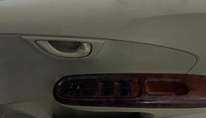 2015 Honda Amaze 1.2L I-VTEC SX, Petrol, Manual, 59,115 km, Driver Side Door Panels Control