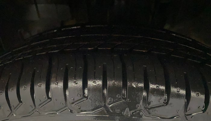 2020 Renault TRIBER RXT, Petrol, Manual, 27,783 km, Left Front Tyre Tread