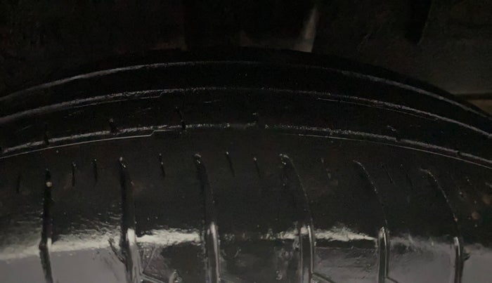 2020 Renault TRIBER RXT, Petrol, Manual, 27,783 km, Left Rear Tyre Tread