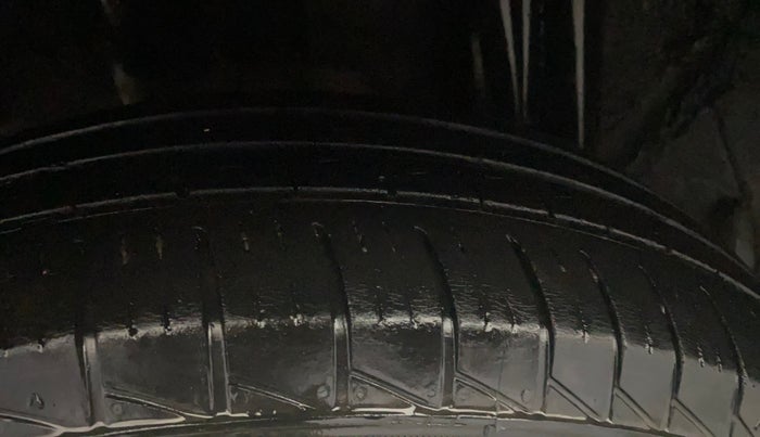 2020 Renault TRIBER RXT, Petrol, Manual, 27,783 km, Right Rear Tyre Tread