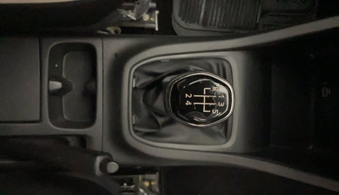 2020 Renault TRIBER RXT, Petrol, Manual, 27,783 km, Gear Lever