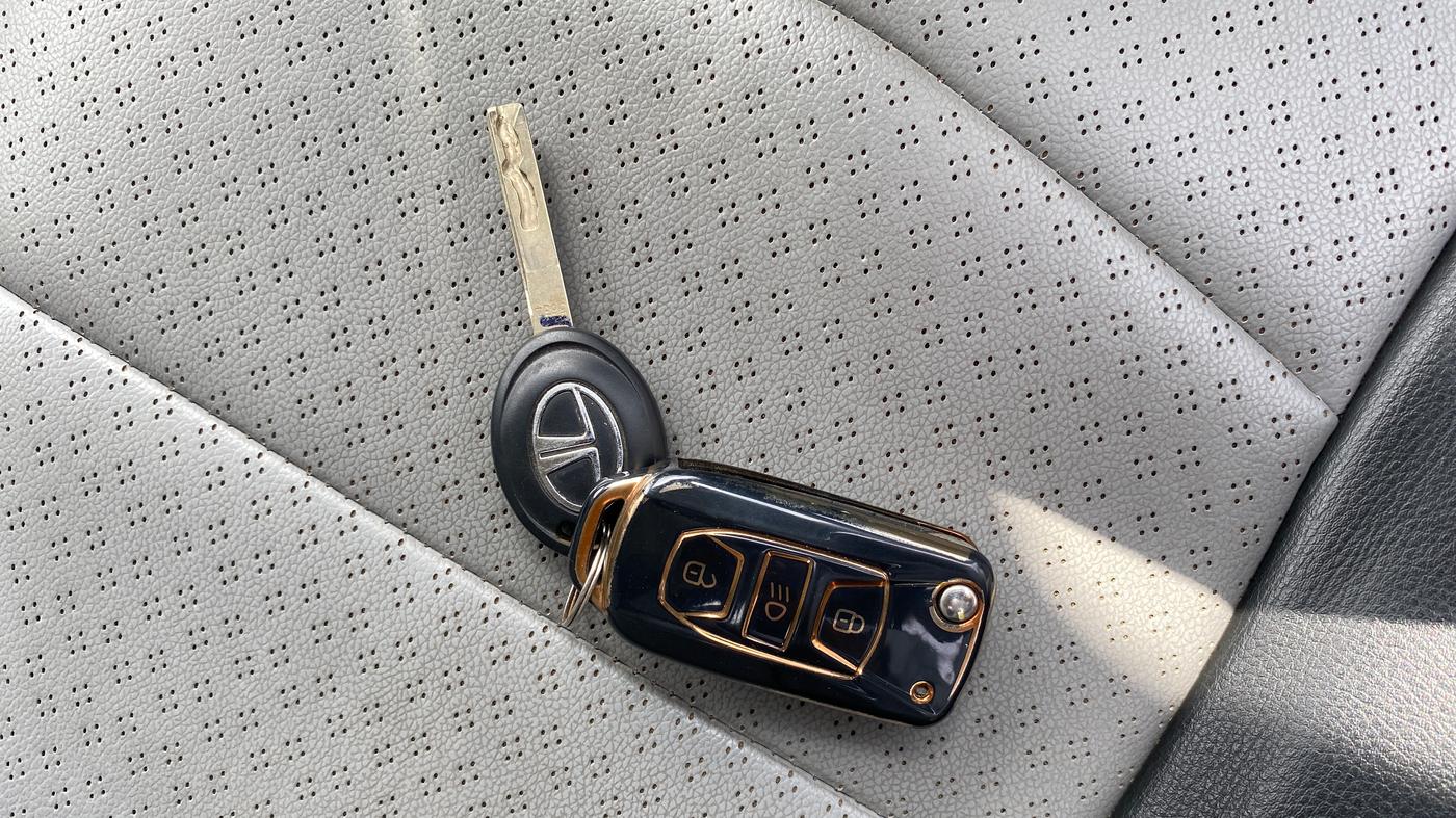 2024 Tata Tiago  XZA Plus CNG, CNG, Automatic, 13,915 km, Key Close Up