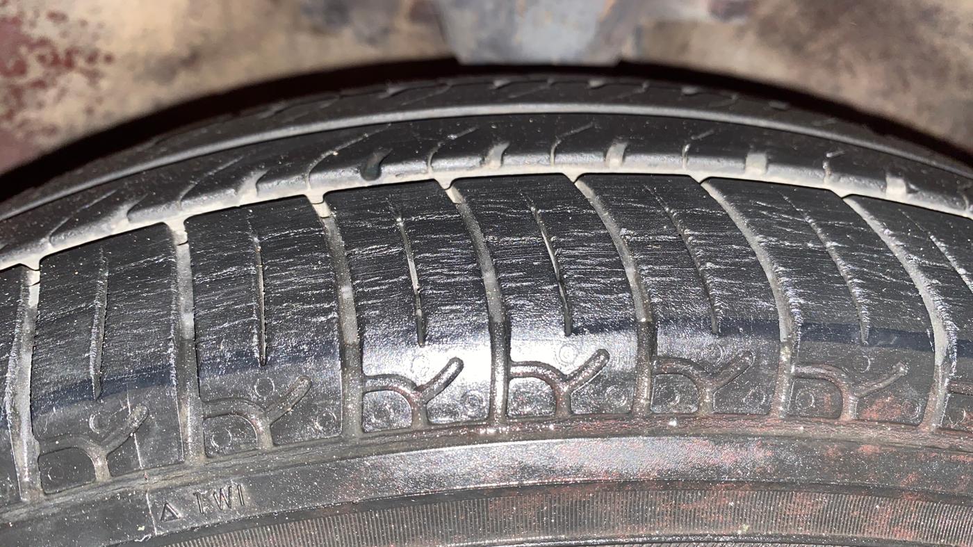 2012 Hyundai i10 MAGNA 1.2, Petrol, Manual, 95,937 km, Right Front Tyre Tread