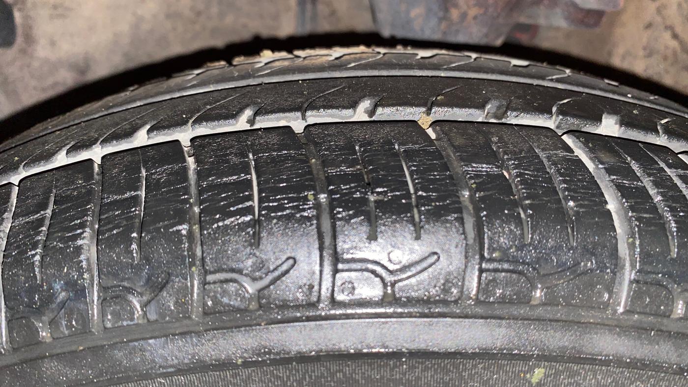 2012 Hyundai i10 MAGNA 1.2, Petrol, Manual, 95,937 km, Left Front Tyre Tread