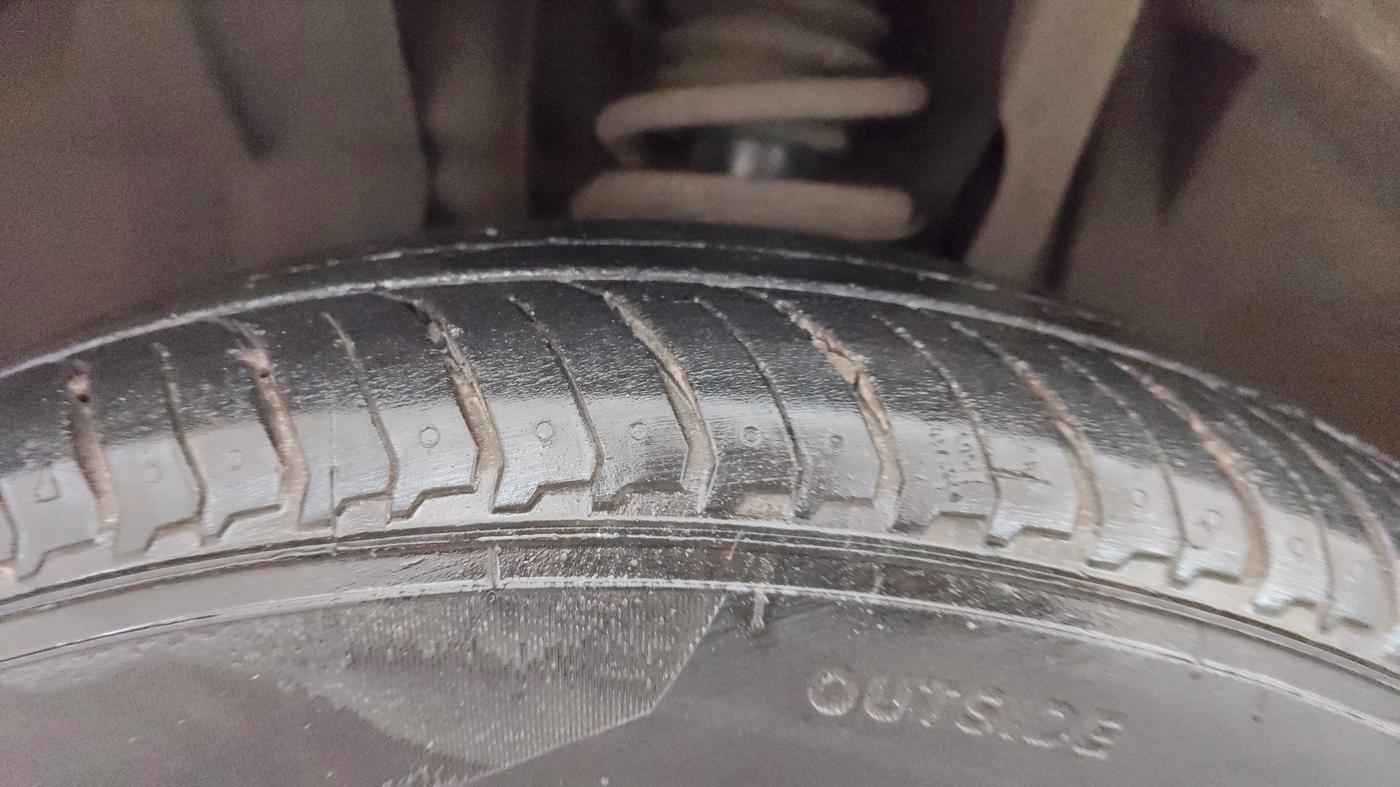 2024 Renault Kiger RXZ AMT, Petrol, Automatic, 14,527 km, Left Front Tyre Tread
