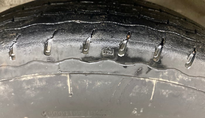 2019 Maruti Eeco 5 STR WITH A/C+HTR, Petrol, Manual, 43,596 km, Left Front Tyre Tread