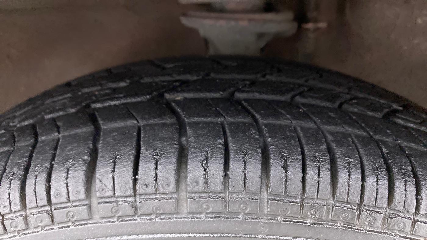 2013 Maruti Zen Estilo LXI, Petrol, Manual, 43,556 km, Left Front Tyre Tread