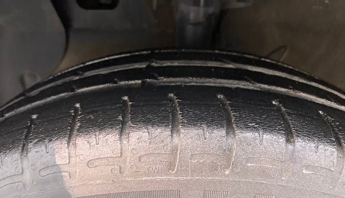 2021 Hyundai AURA S 1.2, Petrol, Manual, 54,746 km, Left Front Tyre Tread
