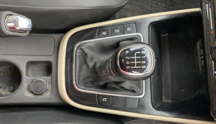 2022 Skoda SLAVIA STYLE 1.0L TSI MT, Petrol, Manual, 75,557 km, Gear Lever