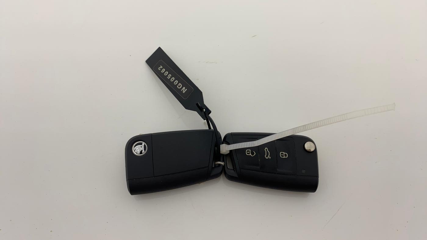2022 Skoda SLAVIA STYLE 1.0L TSI MT, Petrol, Manual, 75,557 km, Key Close Up