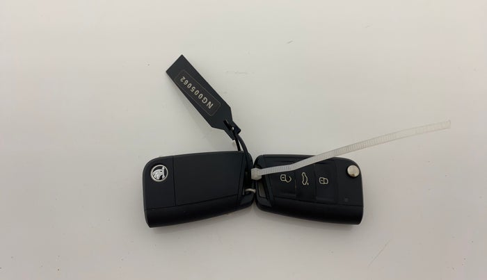 2022 Skoda SLAVIA STYLE 1.0L TSI MT, Petrol, Manual, 75,557 km, Key Close Up