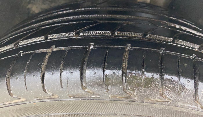 2022 Skoda SLAVIA STYLE 1.0L TSI MT, Petrol, Manual, 75,557 km, Right Front Tyre Tread