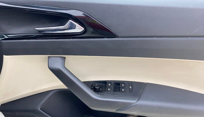 2022 Skoda SLAVIA STYLE 1.0L TSI MT, Petrol, Manual, 75,557 km, Driver Side Door Panels Control