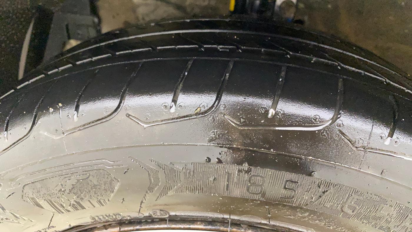 2014 Maruti Ertiga VDI, Diesel, Manual, 1,01,039 km, Left Front Tyre Tread