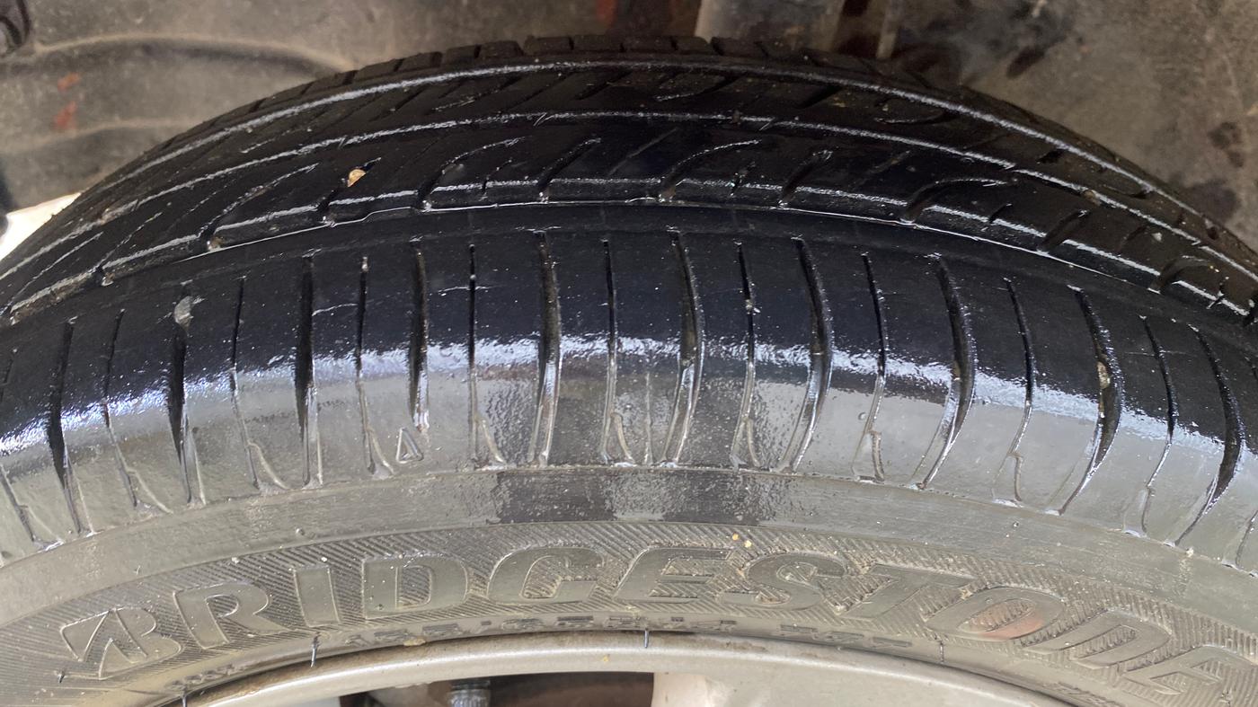 2014 Maruti Wagon R Stingray VXI, Petrol, Manual, 28,537 km, Left Front Tyre Tread