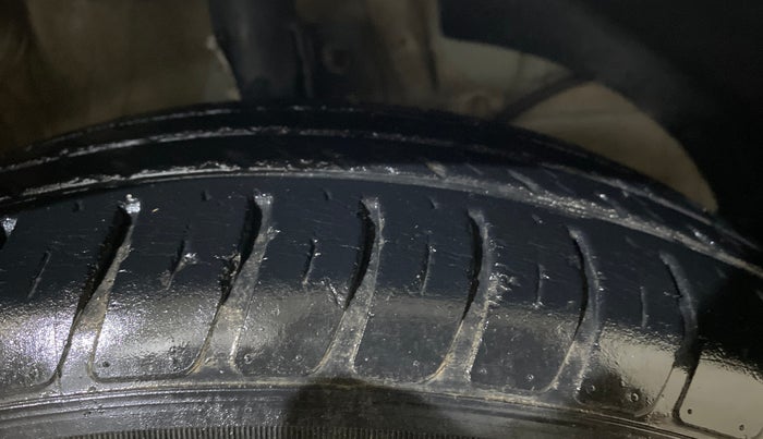 2020 Maruti Swift LXI, Petrol, Manual, 32,769 km, Right Front Tyre Tread
