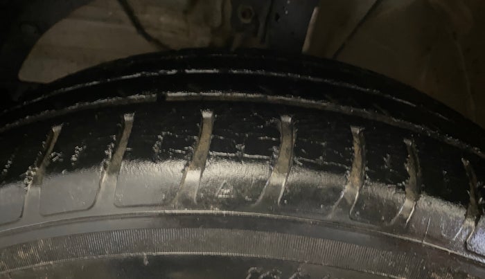 2020 Maruti Swift LXI, Petrol, Manual, 32,769 km, Left Front Tyre Tread
