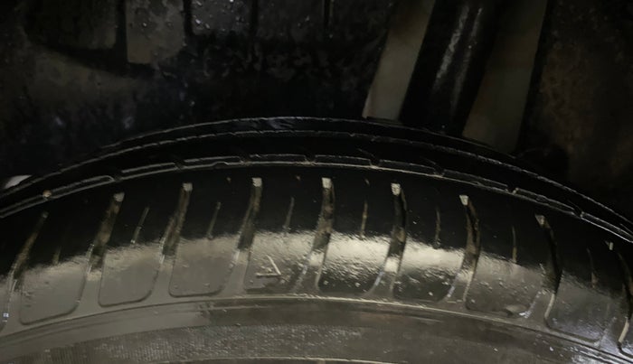2020 Maruti Swift LXI, Petrol, Manual, 32,769 km, Left Rear Tyre Tread