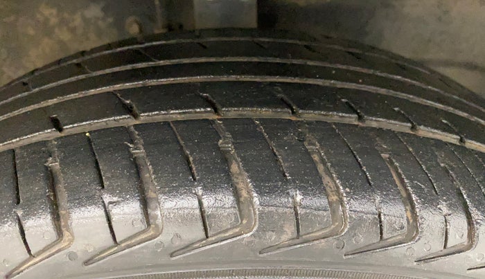 2013 Maruti Wagon R 1.0 VXI, Petrol, Manual, 91,633 km, Right Front Tyre Tread