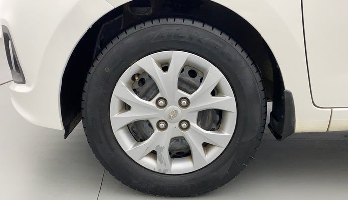 2016 Hyundai Grand i10 MAGNA 1.2 KAPPA VTVT, Petrol, Manual, 1,05,877 km, Left Front Wheel