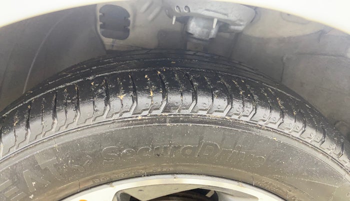 2022 Hyundai NEW I20 ASTA (O) 1.2 AT, Petrol, Automatic, 11,797 km, Left Front Tyre Tread