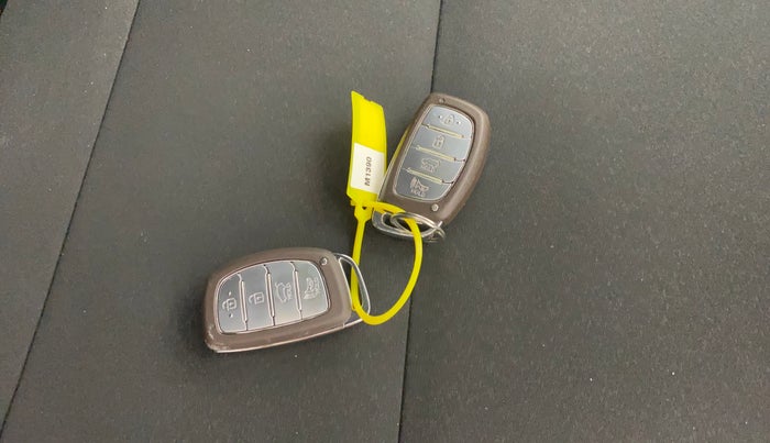 2022 Hyundai NEW I20 ASTA (O) 1.2 AT, Petrol, Automatic, 11,797 km, Key Close Up