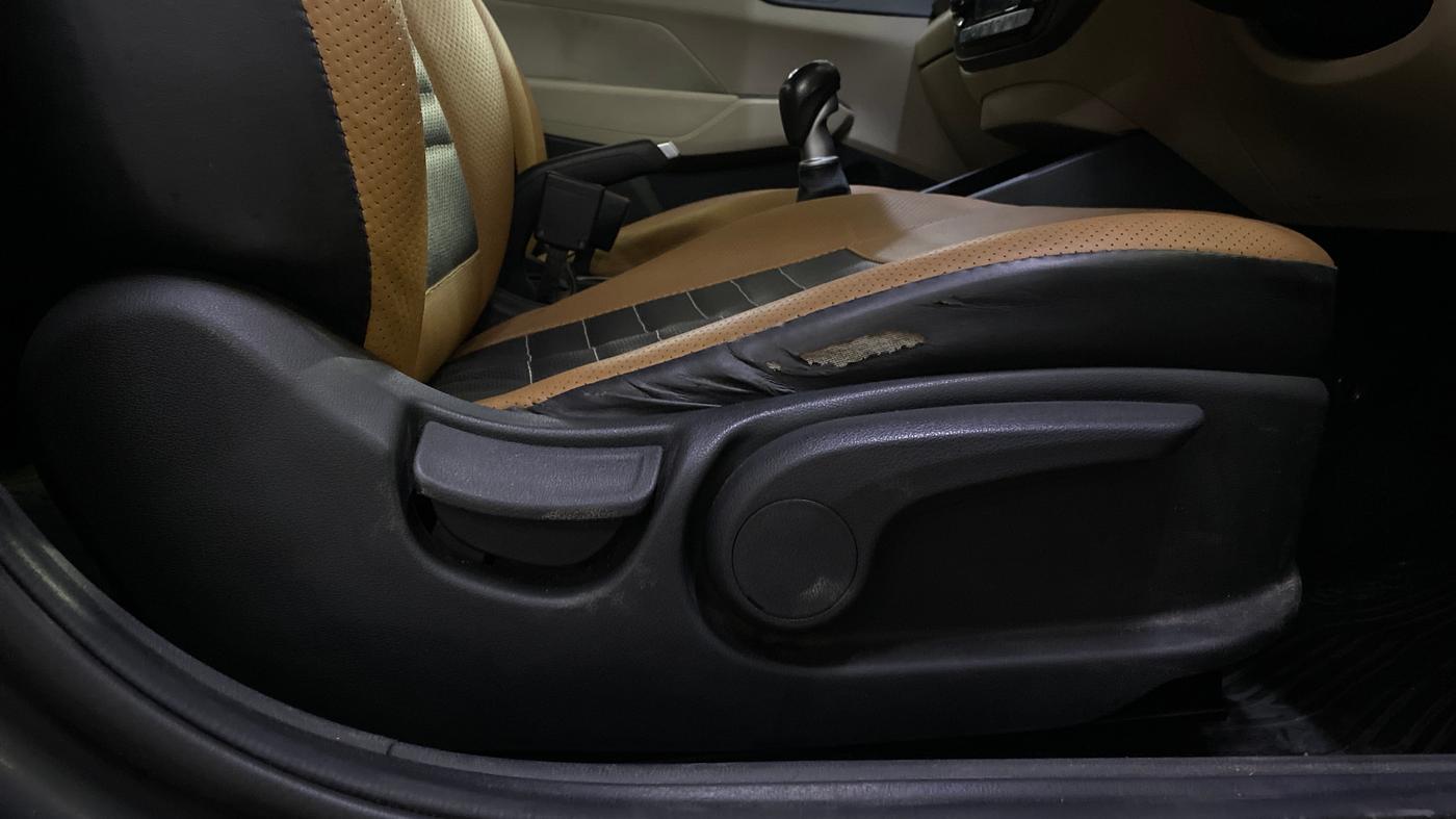 2018 Hyundai Verna 1.6 VTVT SX, Petrol, Manual, 66,811 km, Driver Side Adjustment Panel