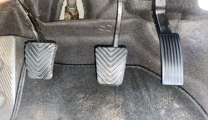 2015 Hyundai Verna FLUIDIC 4S 1.6 VTVT S(O), Petrol, Manual, 1,42,985 km, Pedals