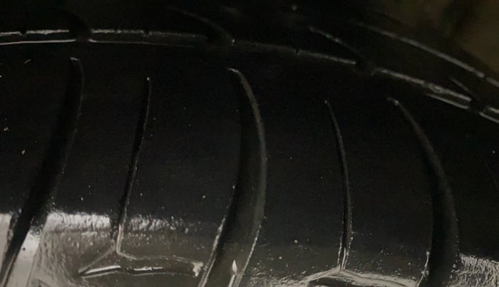 2015 Hyundai Verna FLUIDIC 4S 1.6 VTVT S(O), Petrol, Manual, 1,42,985 km, Left Front Tyre Tread