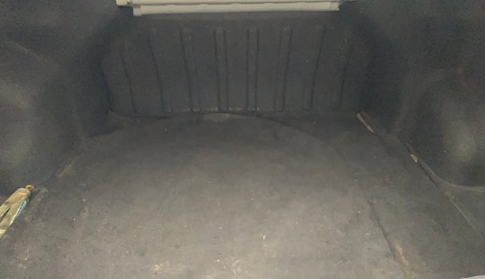 2015 Hyundai Verna FLUIDIC 4S 1.6 VTVT S(O), Petrol, Manual, 1,42,985 km, Boot Inside